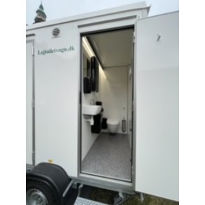 2 Toiletter med vacuumskyl & tank. 230v